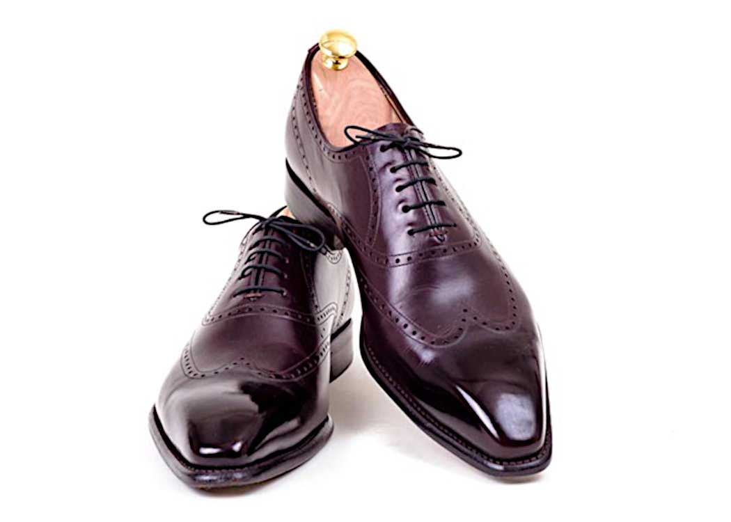 Mirror shine with Shoe Polishing Wax for gent's shoes 