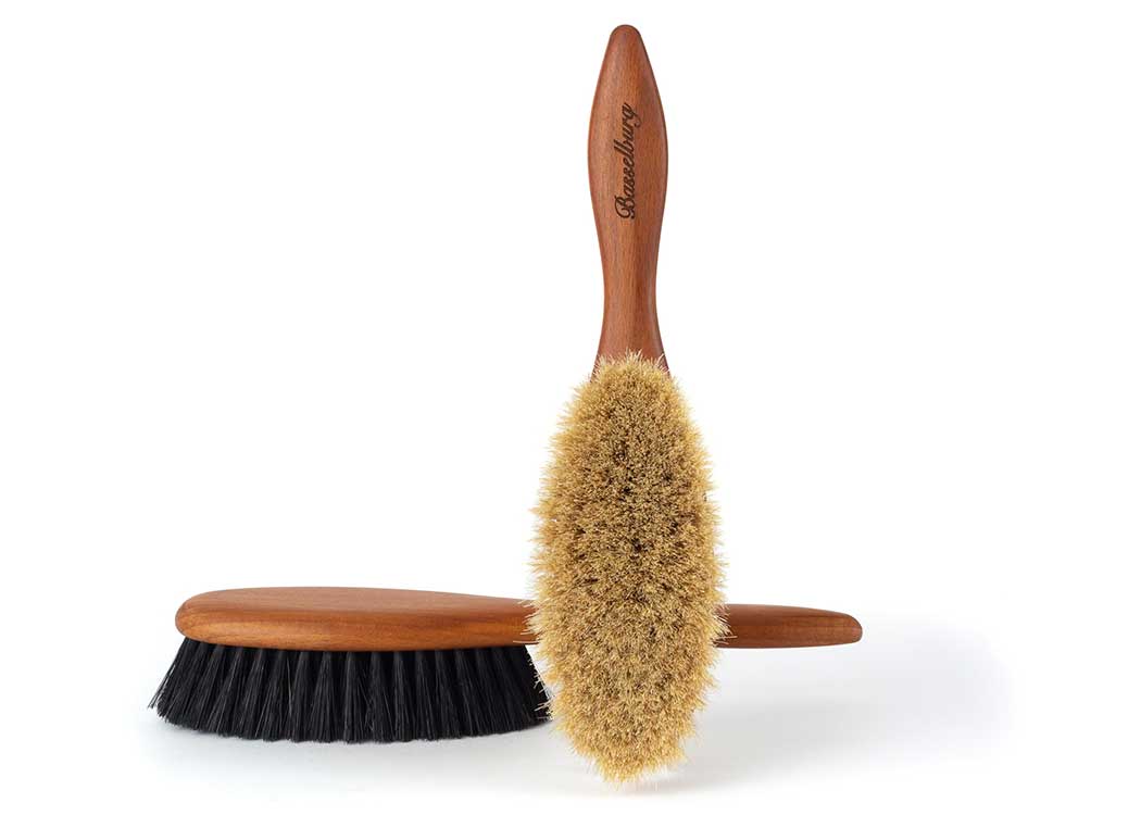 Basselburg clothes brush