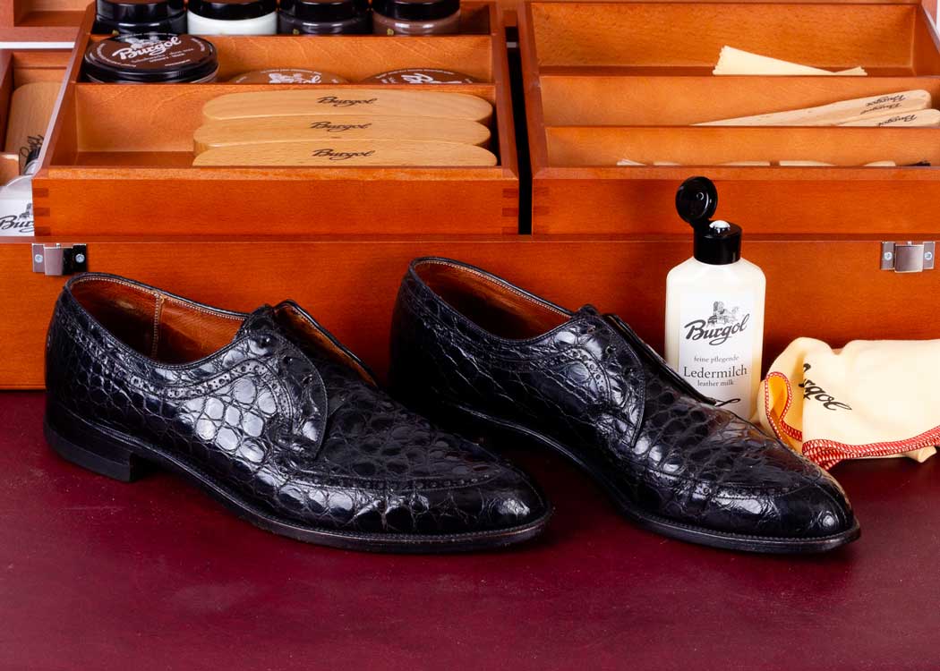 Burgol Ledermilch und Schuhe aus Alligatorleder